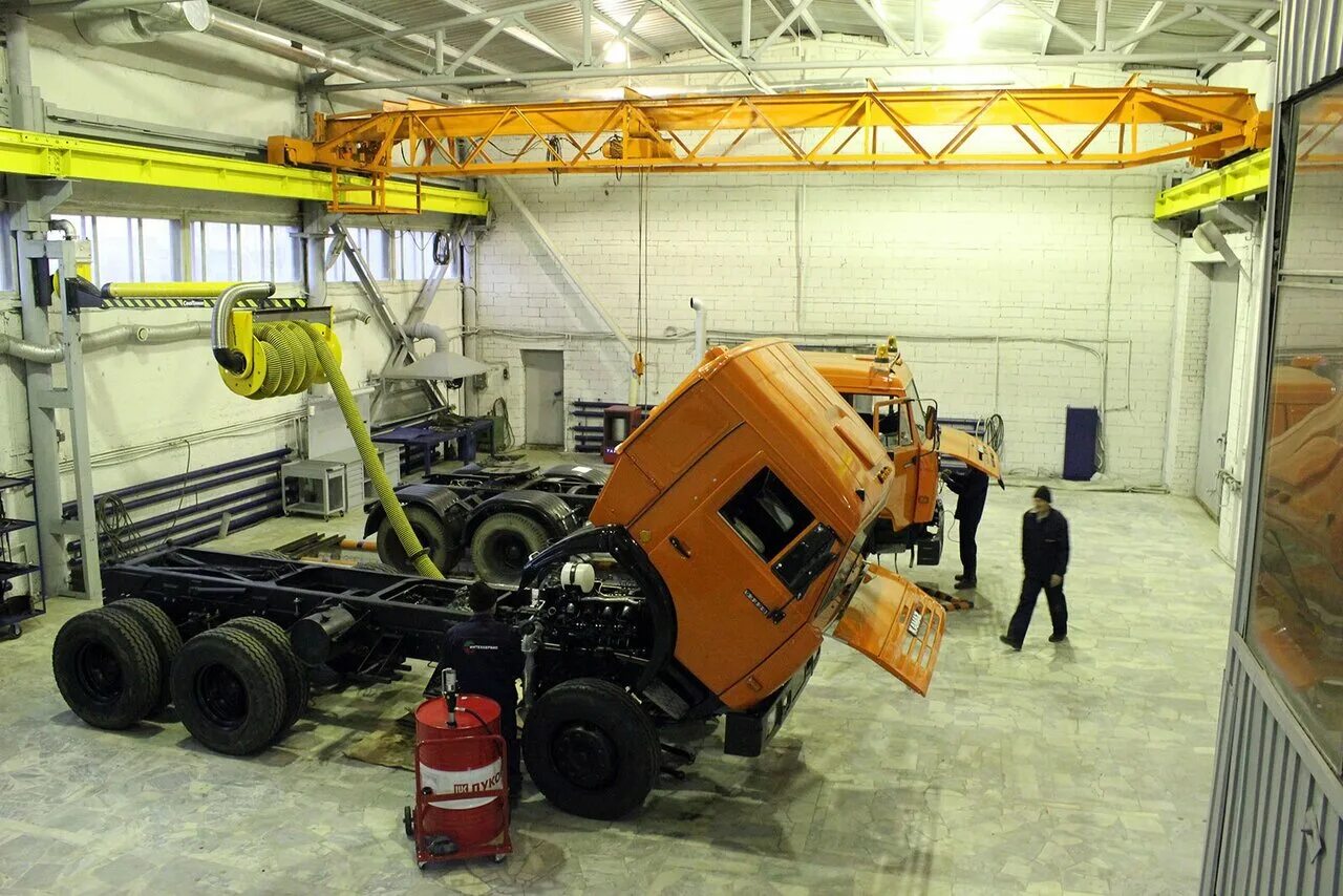 Ремонтный цех. Вологодский вагоноремонтный завод врз. Цех ремонта электрооборудования. Ремонтно-механический участок электроремонтного цеха. Слесарный участок.