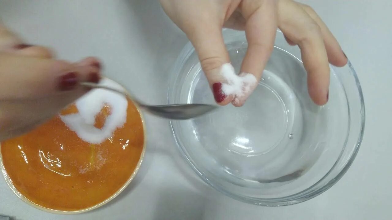 Чем убрать клей момент с кожи. Отмываем руки от суперклея. клей прилип. суперклей и соль. отмывка суперклея.
