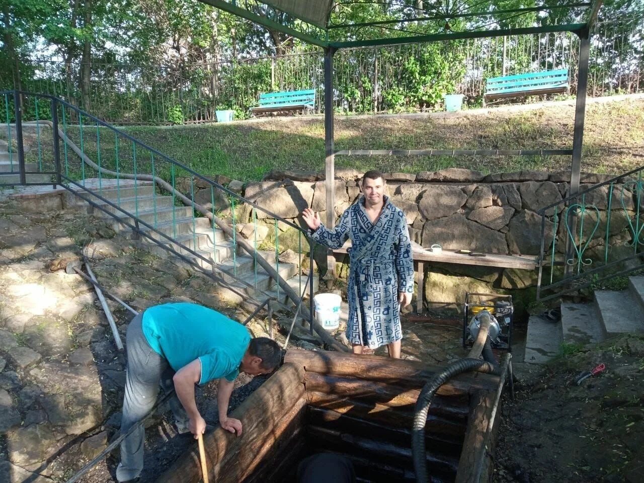 Удалили родника. Святой источник Родник. Каменный Родник. Священные Родники. Каменная купель.