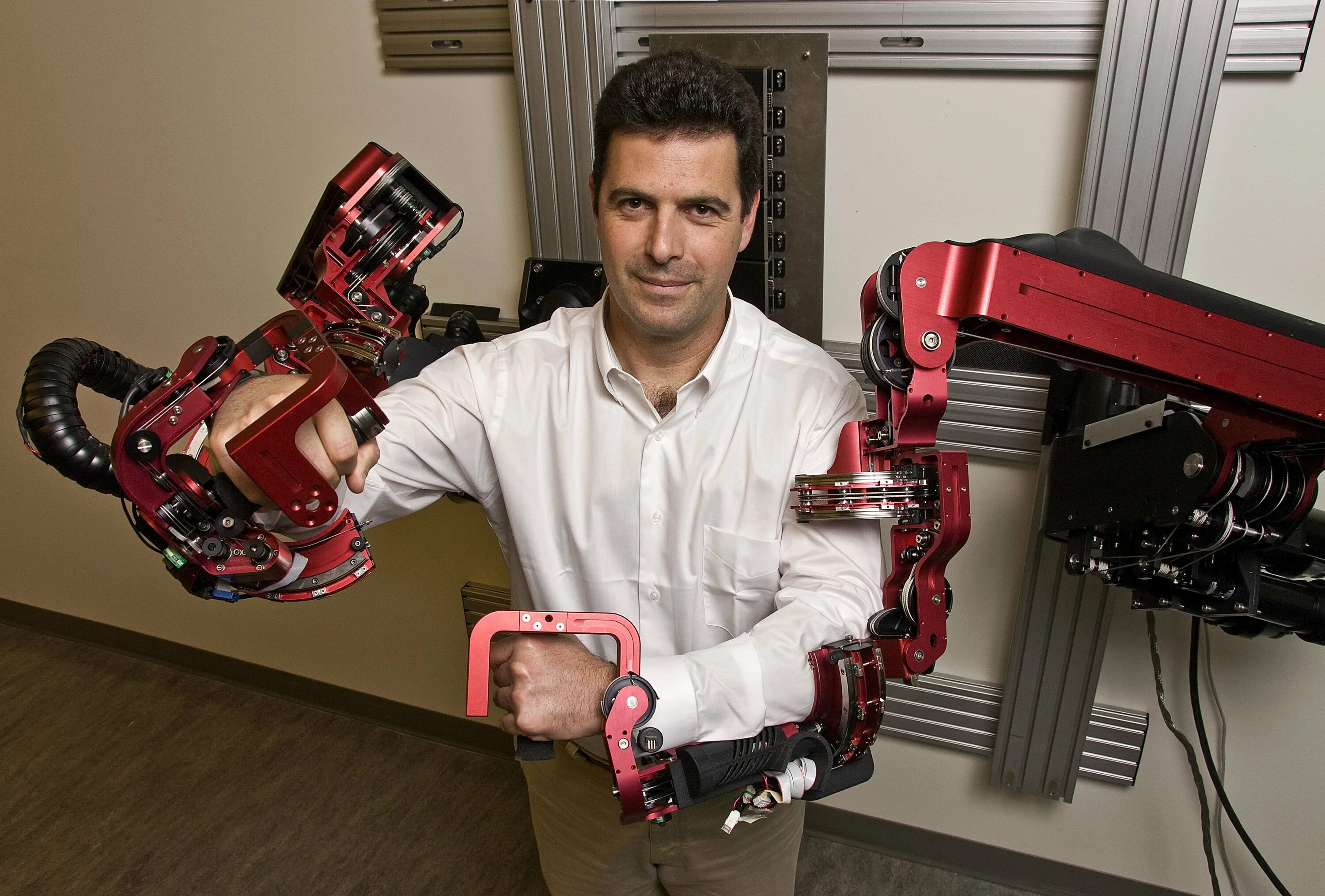 Exoskeleton Prototype 3 (EXO-ul3). Механическая рука робота. Механическая рука манипулятор. Робототехника. Обычного человека сделают роботом