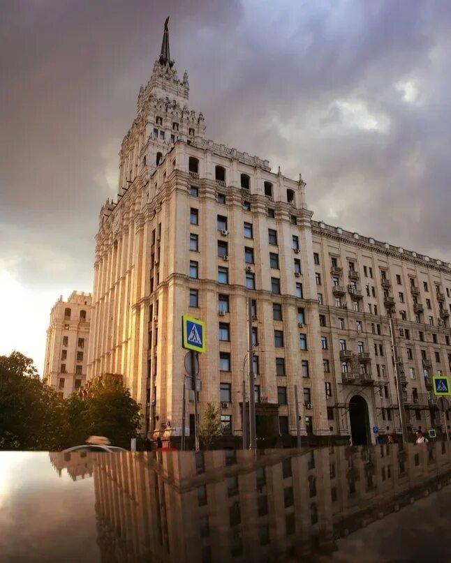 красные ворота (1753—1757), архитектор д. художники против z. красные ворота 2023. сталинские высотки в москве мгу. фотовыставка в московском вокзале спб.