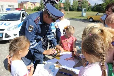 Полицейский учат