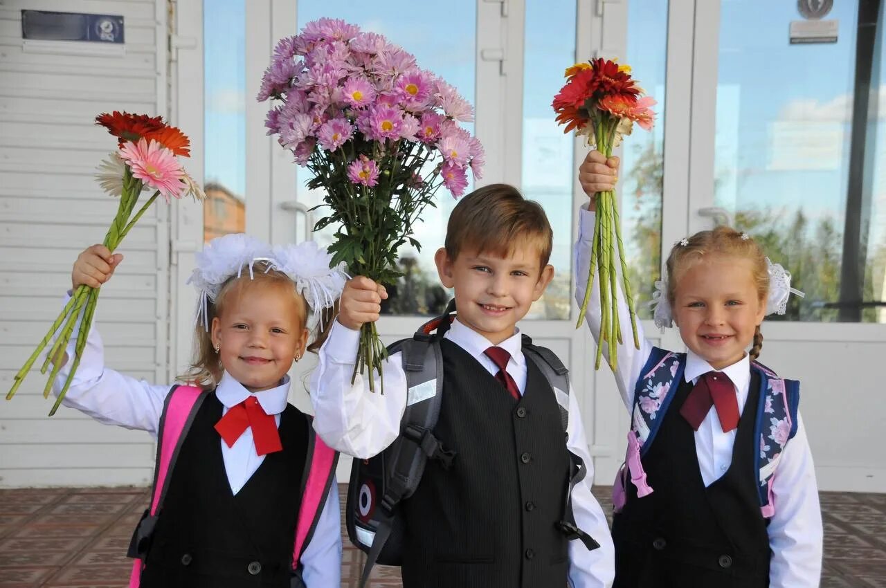 Какого в школу 2017. Какого в школу 2017. Российская школьная форма. Форма для школы. Современная школьная форма.