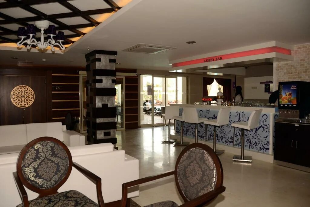 Side village family suite hotel 4. Holiday city hotel 4 сиде. Отель недалеко от отеля бинго. Holiday city hotel 4 сиде. Holiday city hotel 4* картинки.