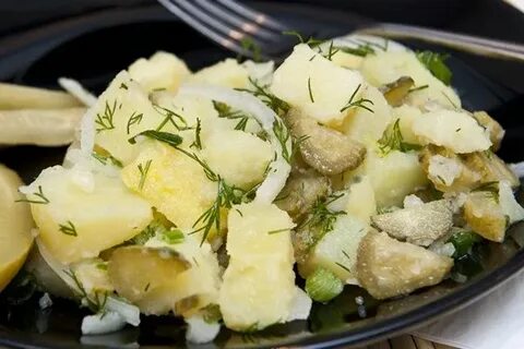 Салат деревенский с картошкой и соленым огурцом