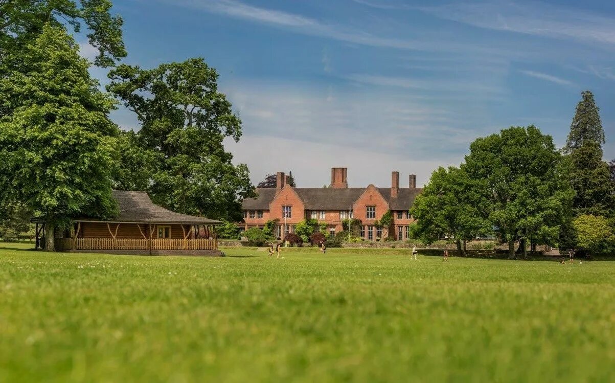 Park school. Ardingly, графство Вест Сассекс.. Графство Суссекс Абрамович. Handcross. Привилегированная школа для девочек Уэст-Хилл в графстве Кент.