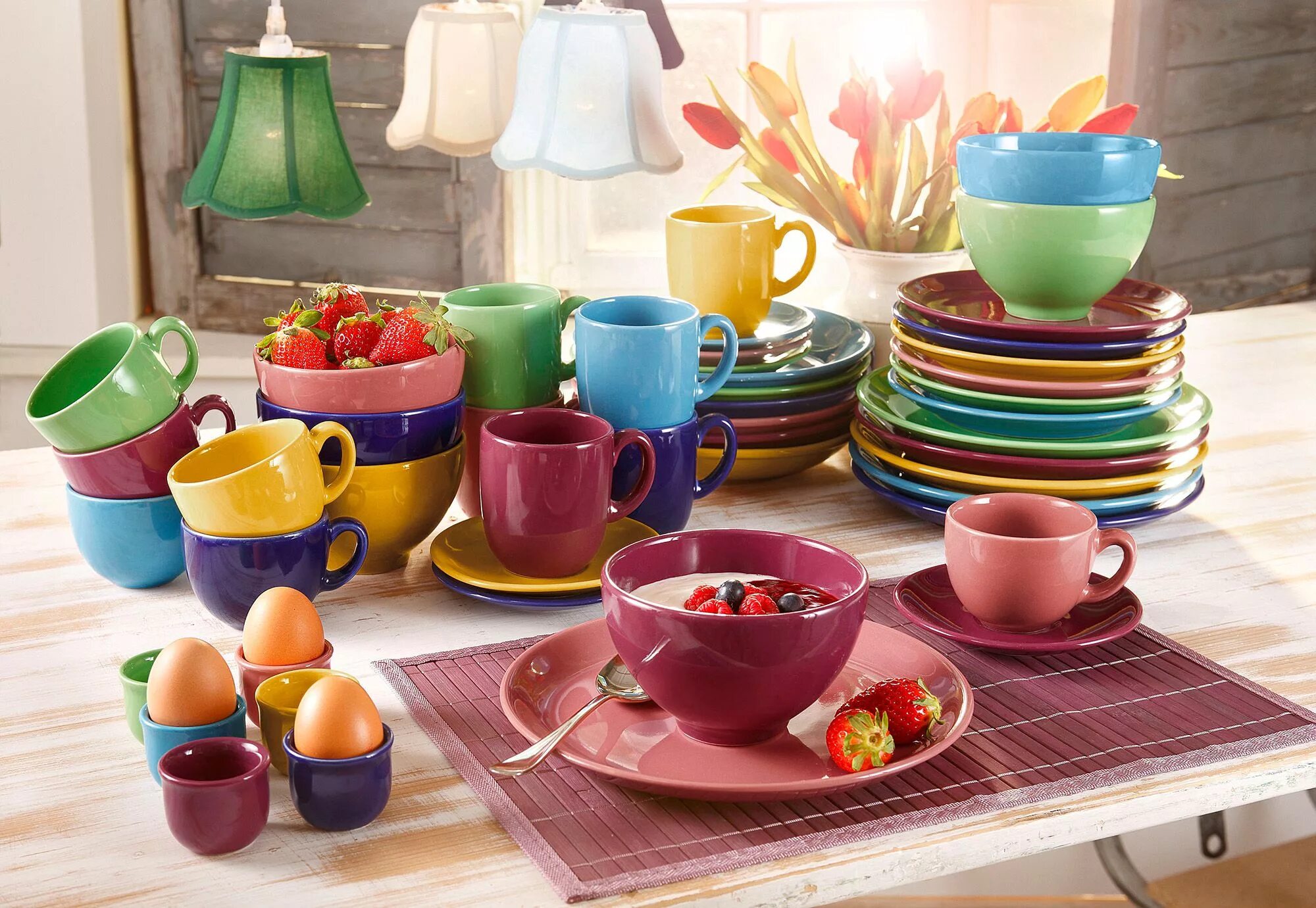 Цветная посуда. Яркая посуда для кухни. Красивая посуда цветная. Яркая керамическая посуда.
