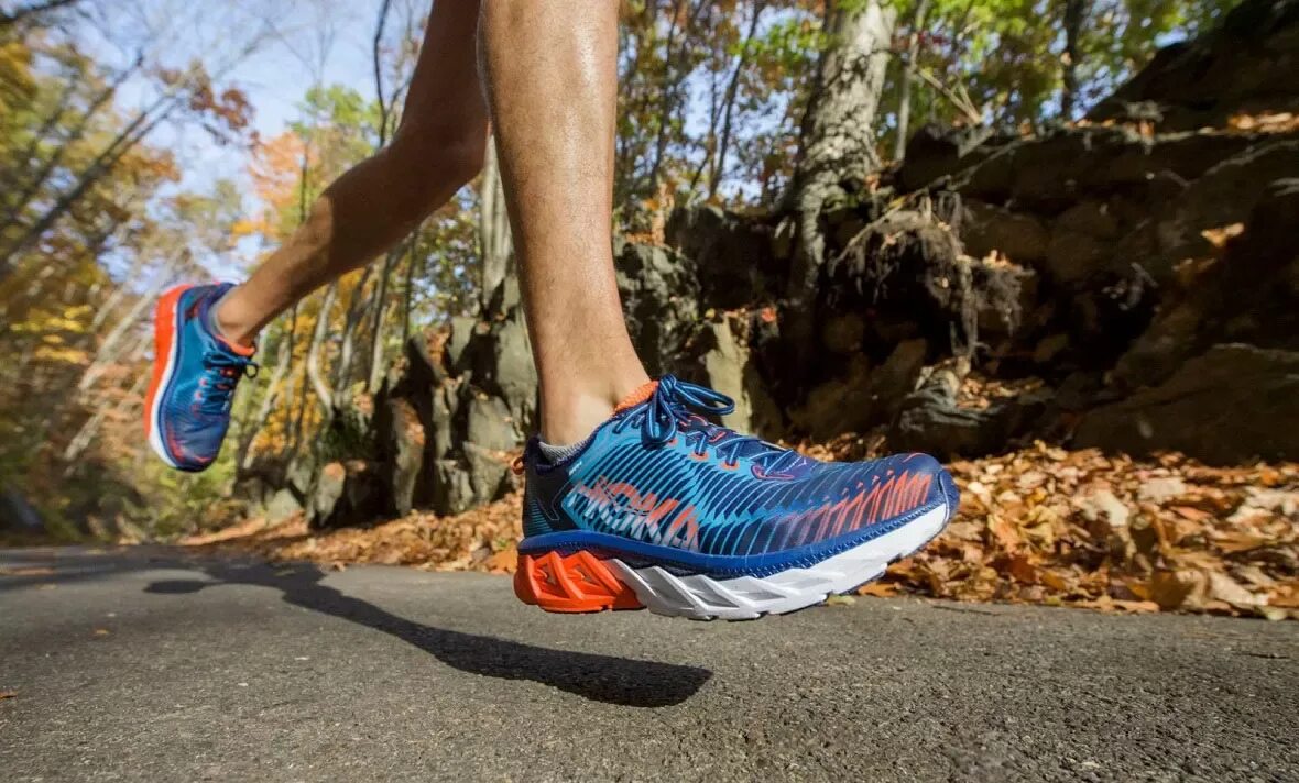 Обувь хока. Кроссовки Hoka one one. Hoka one one беговые. Кроссовки Hoka Clifton. Adidas Hoka.