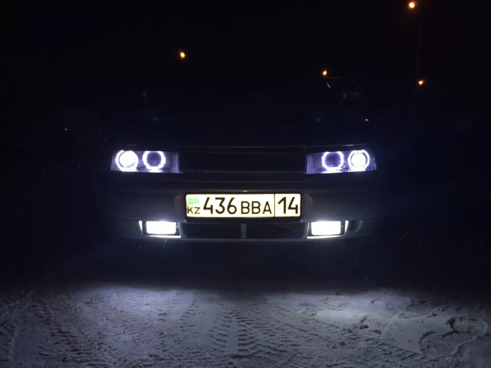 Ангельские глазки 2112. Ангельские глазки 2112. Ваз 2112 глазки. Оптика на ваз 2112 ангельские глазки. Ангельские глазки на ваз 2110.