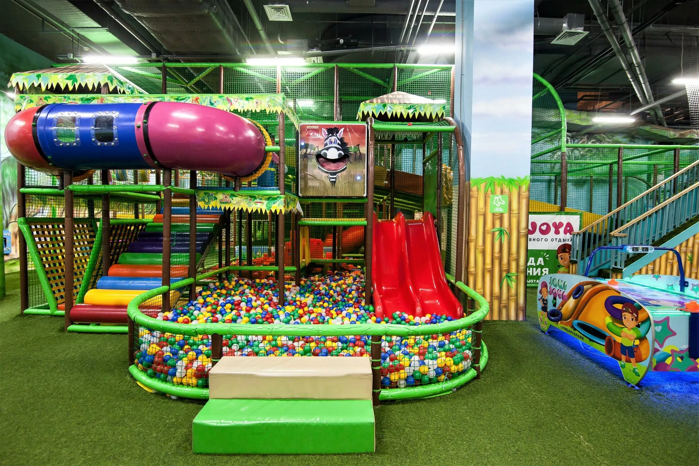 Тц колумбус детские развлечения джоки джоя. Джеки джой игровой центр. Джеки джой на пражской. Тц солярис джоки джой. Коламбус тц джоки джой.