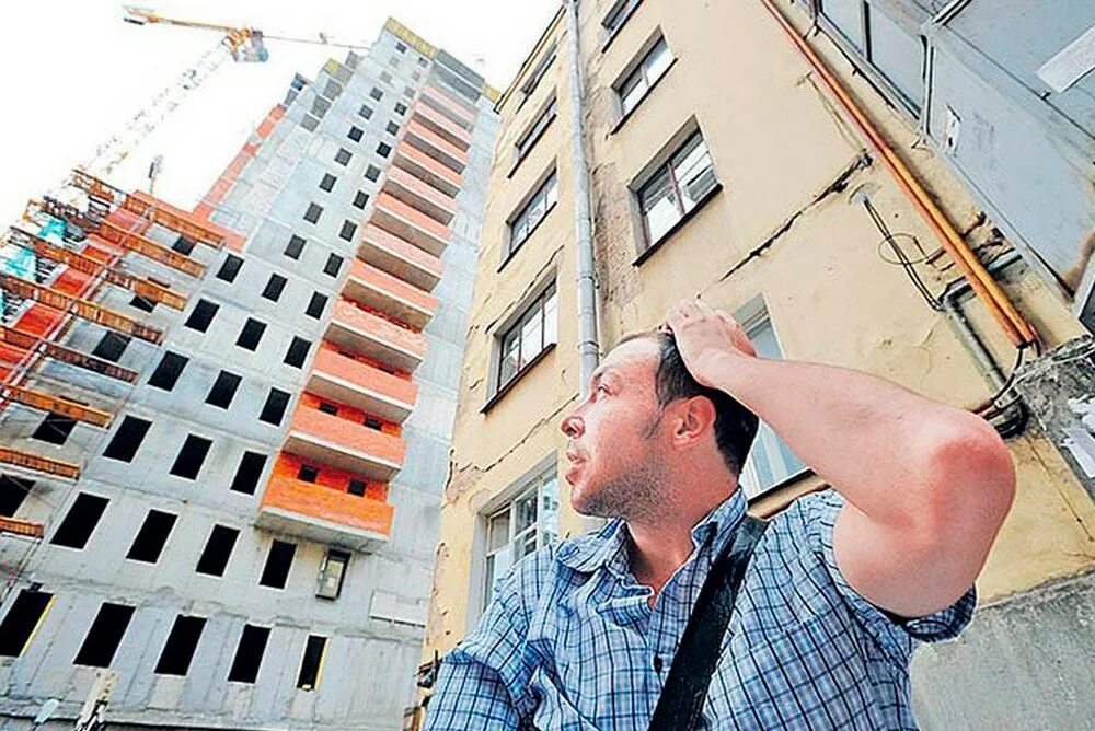 Приемка квартиры от застройщика. Новая квартира. Ипотека новостройка. Новостройка люди. Покупатель квартиры.