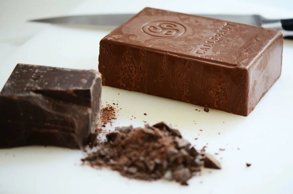 Шоколадная плитка. Египетский шоколад. Cadbury шоколад. Где можно найти шоколад. Огромный шоколад.