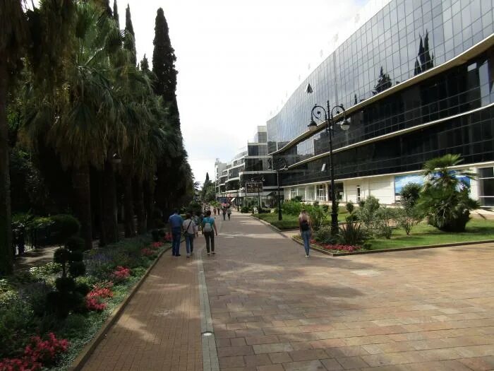 торговая галерея сочи навагинская. навагинская 3. навагинская сочи галереей. улица навагинская 3 сочи отель. навагинская улица сочи.