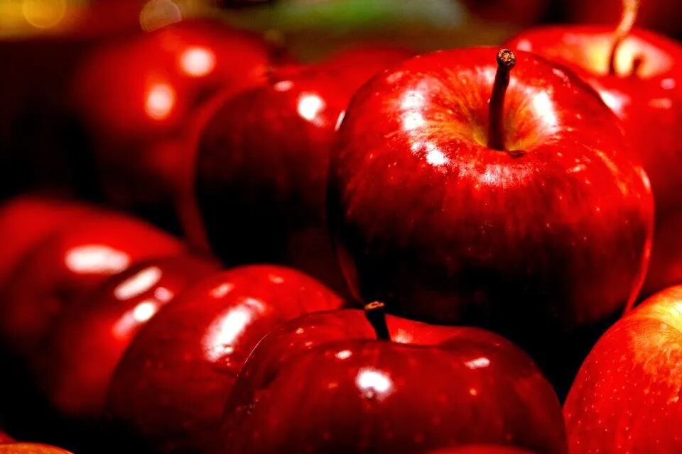 Сон есть красное яблоко. Яблоки Эстетика. Красное яблоко Эстетика. Яблоки красные. Яблоко красного цвета.