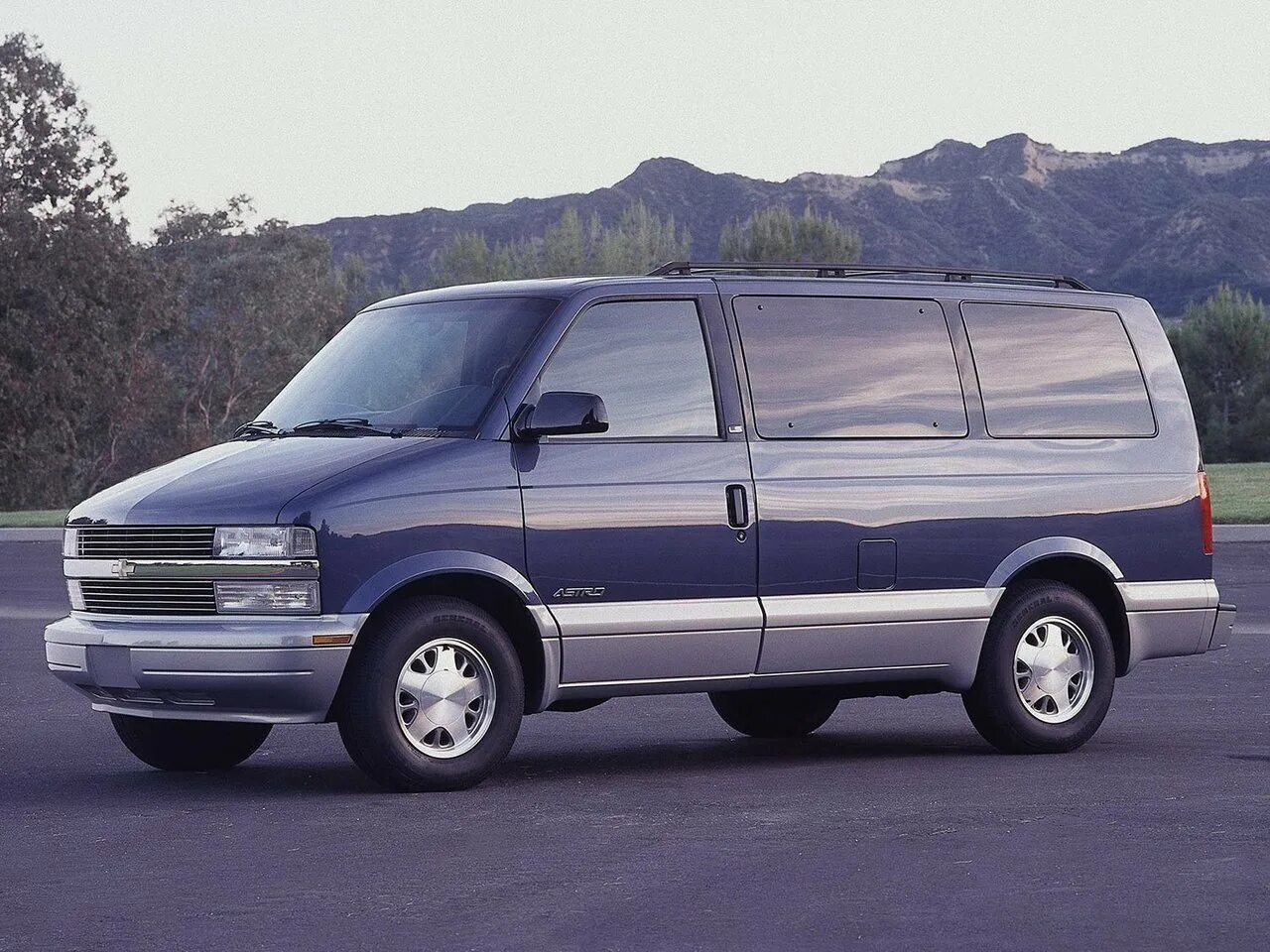 Минивэны 2000 годов. Chevrolet Astro 2005. Chevrolet Astro 4wd. Chevrolet Astro van 2005. Chevrolet Astro 1994.