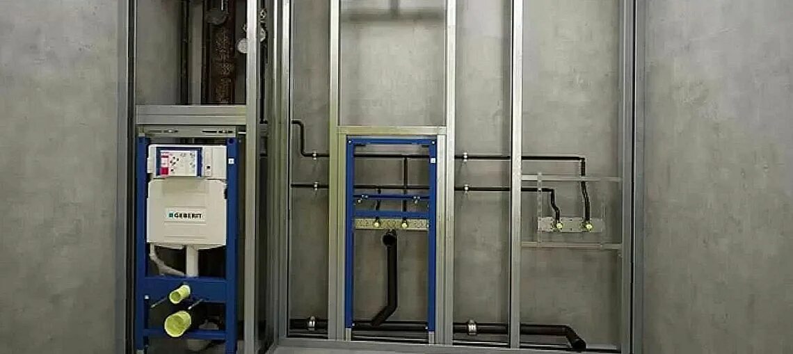 Короб под инсталляцию грое. Крепление инсталяциик стене. Крепление подвесного унитаза инсталляции geberit. Профиль для инсталляции tece каркас. Каркас для инсталляции.