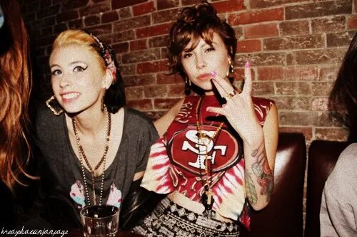 Kreayshawn go hard. Kreayshawn беременна. Kreayshawn and Lil Debbie. Дебби Мур диджей.