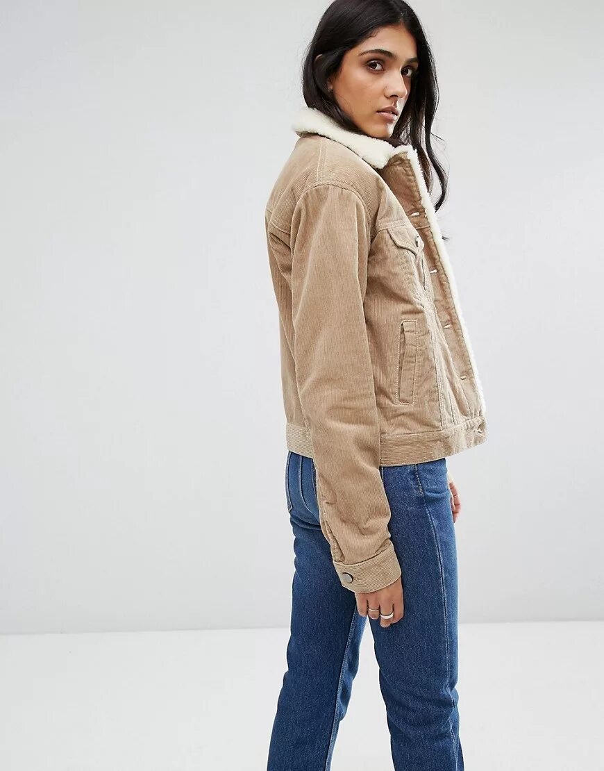 Шерпа куртка женская. Куртка sinsay дутая. She a new jacket. Кожаная куртка. New yorker кожаная куртка женская.