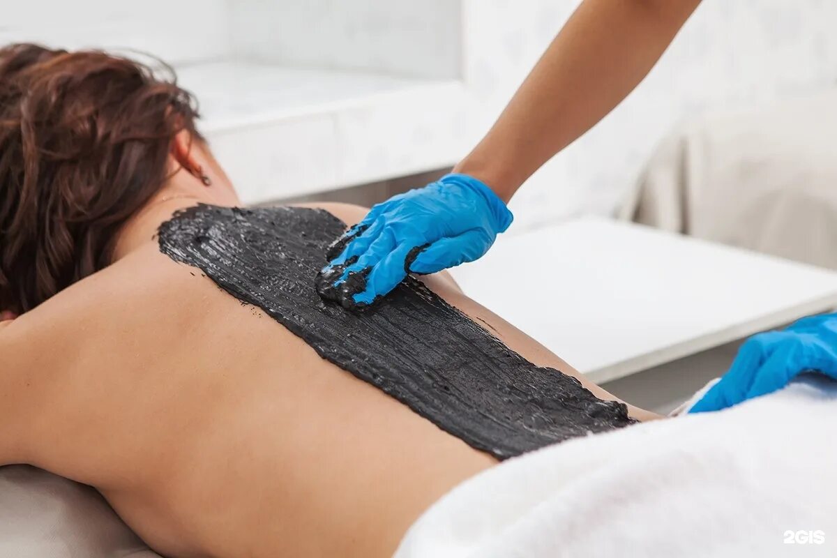 Озокерит грязелечение коленного сустава. Обертывание голубой глиной. Пелоидотерапия (грязелечение). Обертывание грязью. Озокерит грязелечение коленного сустава.