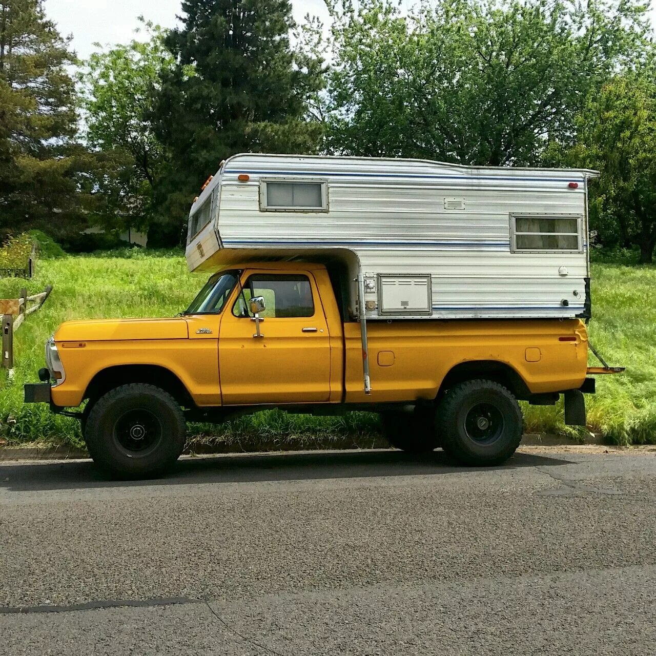 Фургон пикапер. Нива 2329 кемпер. Toyota Pickup Camper. Нива пикап автодом. Ford Пикапы автодом.