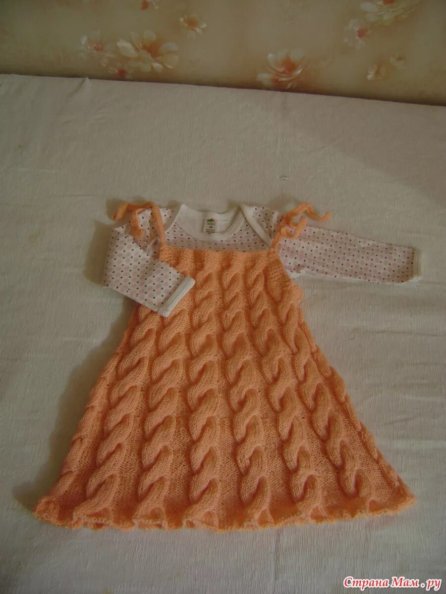 сарафан спицами для девочки 2 года. сарафан спицами для девочки 3 лет. вязаный сарфан для девочки. сарафан вязаный спицами для девочки 2. детские сарафаны спицами.