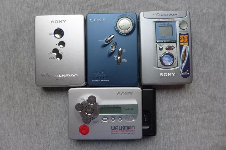 Аудиоплеер Sony Walkman кассетный. Sony Walkman кассетный 2002. Плеер Sony Walkman кассетный плеер. Sony Walkman 1999.