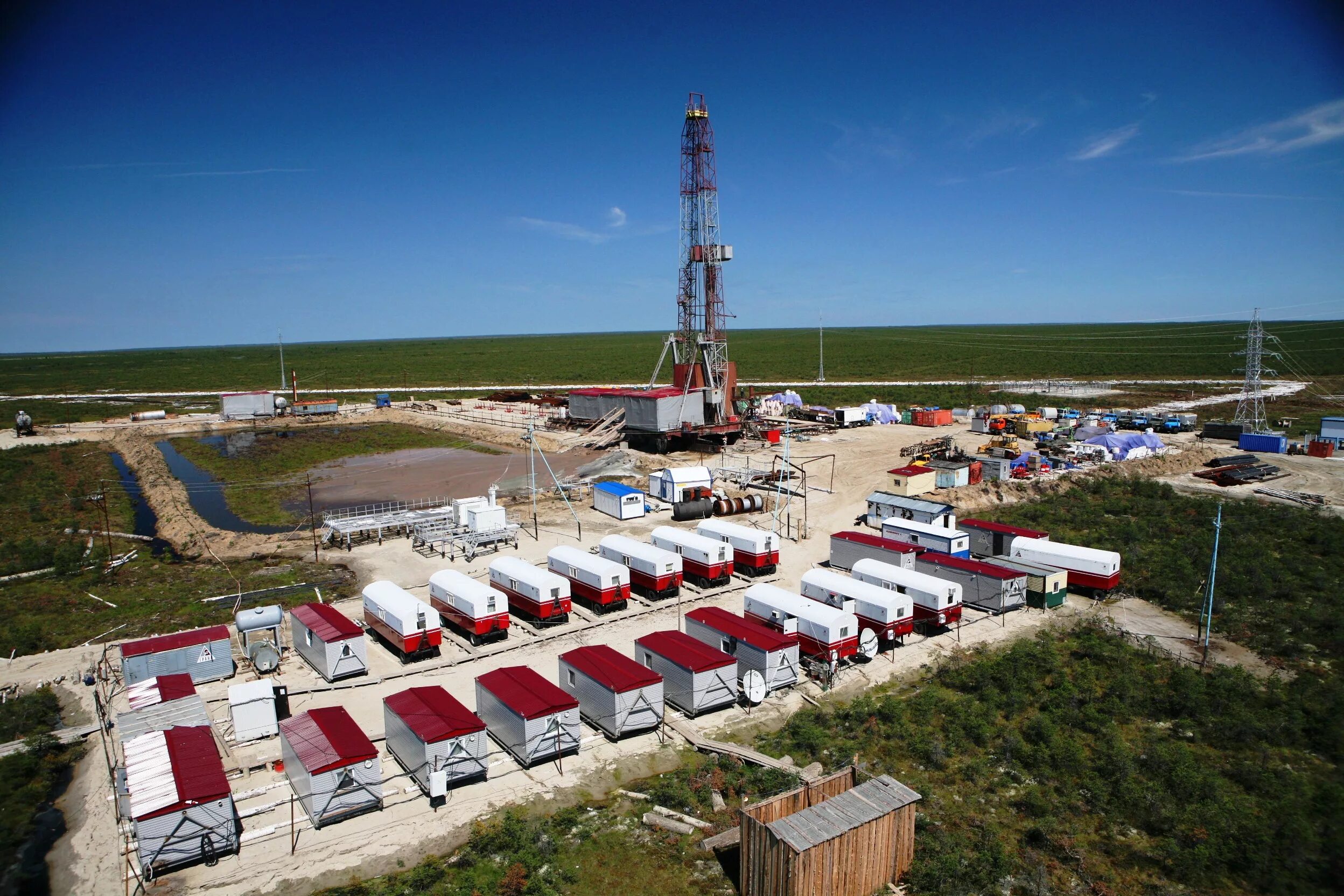 Ватинском месторождении. Приобское месторождение нефти. Самотлорское месторождение нижневартовск. Еты-пуровское газовое месторождение. Южно приобское месторождение.