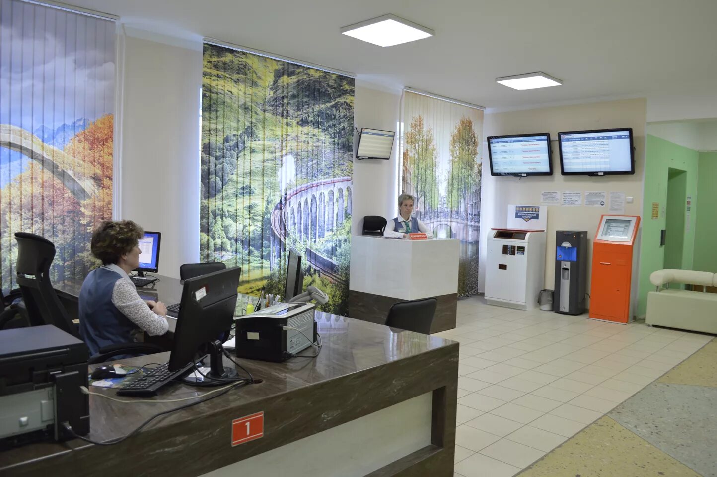 Тихвинская гбуз тихвинская. Гбуз ло тихвинская мб официальный сайт. Гбуз ло тихвинская межрайонная больница, тихвин. Тихвинская црб больница. Тихвин передвижная флюорография.