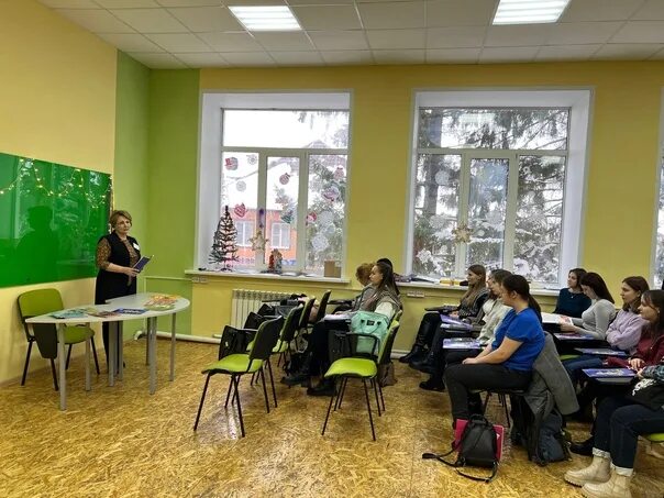 Колледж гранина рыльск. Рыльский техникум имени гранина. Колледж гранина рыльск. Залы сахалинской областной универсальной научной библиотеки. Омк имени даниила гранина здание фото.