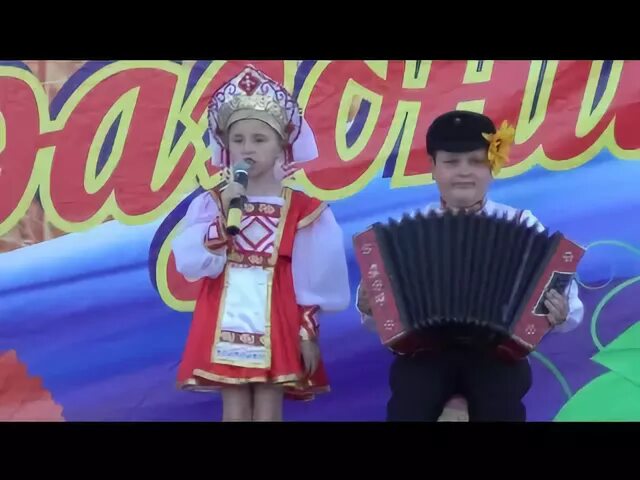 Песня танцует сережка