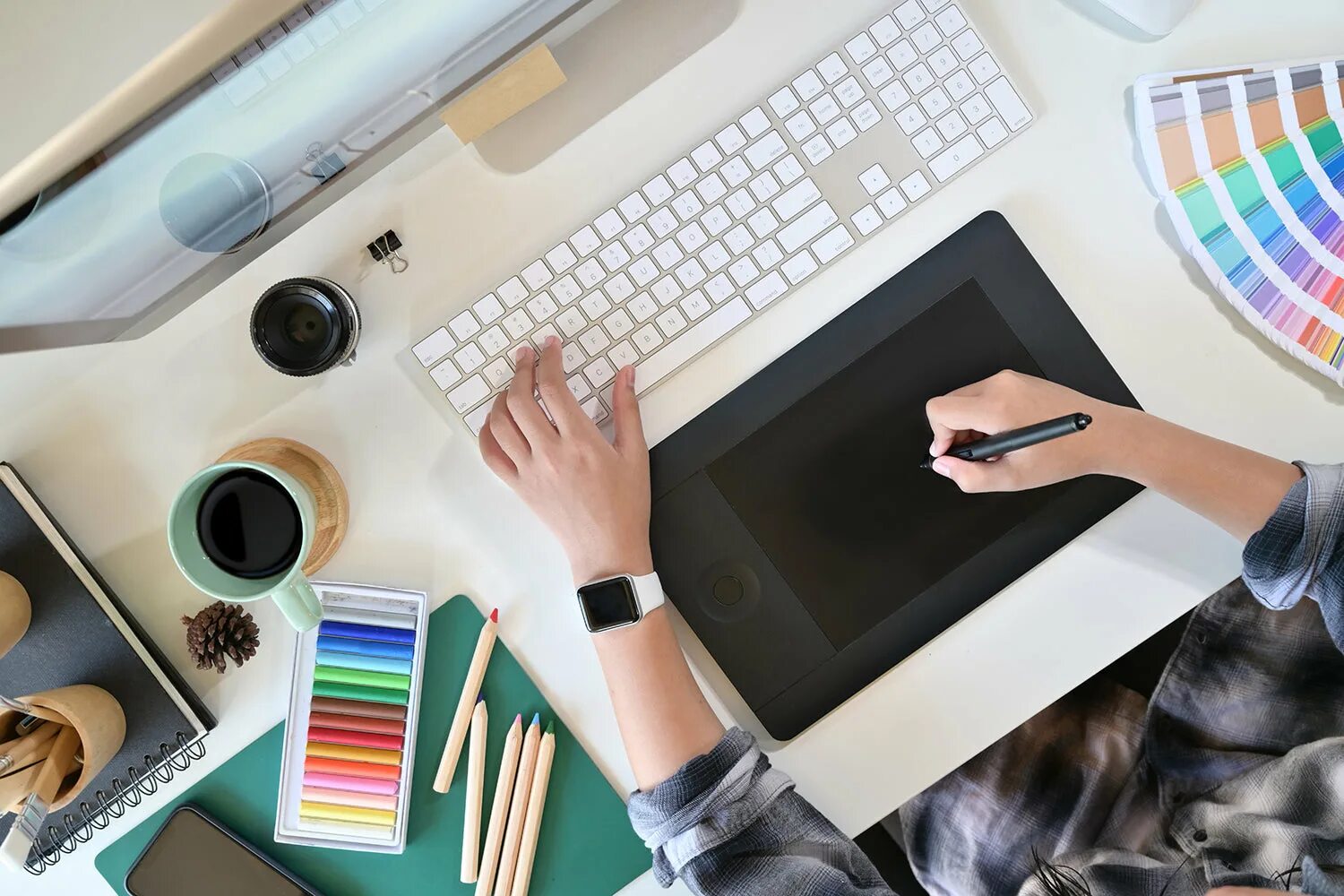 В каком приложении работают дизайнеры. Программы для 3д проектирования интерьера. Графический дизайнер профессия. Графический дизайнер фото картинки. Графический дизайнер профессия.