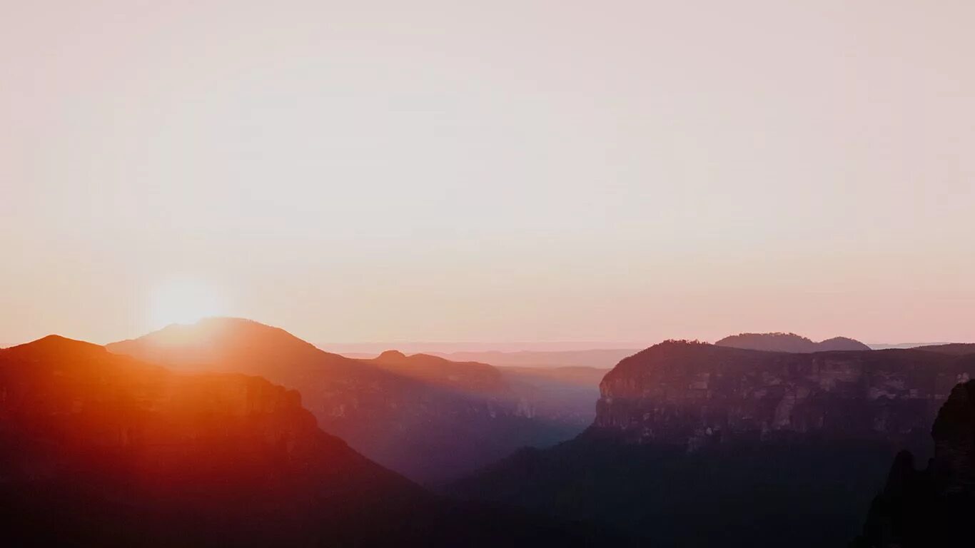 Morning shine. Фон для макбука вдохновляющий. Фон для макбука Эстетика. Обои на макбук Эстетика. Фон рабочего стола Эстетика макбук.