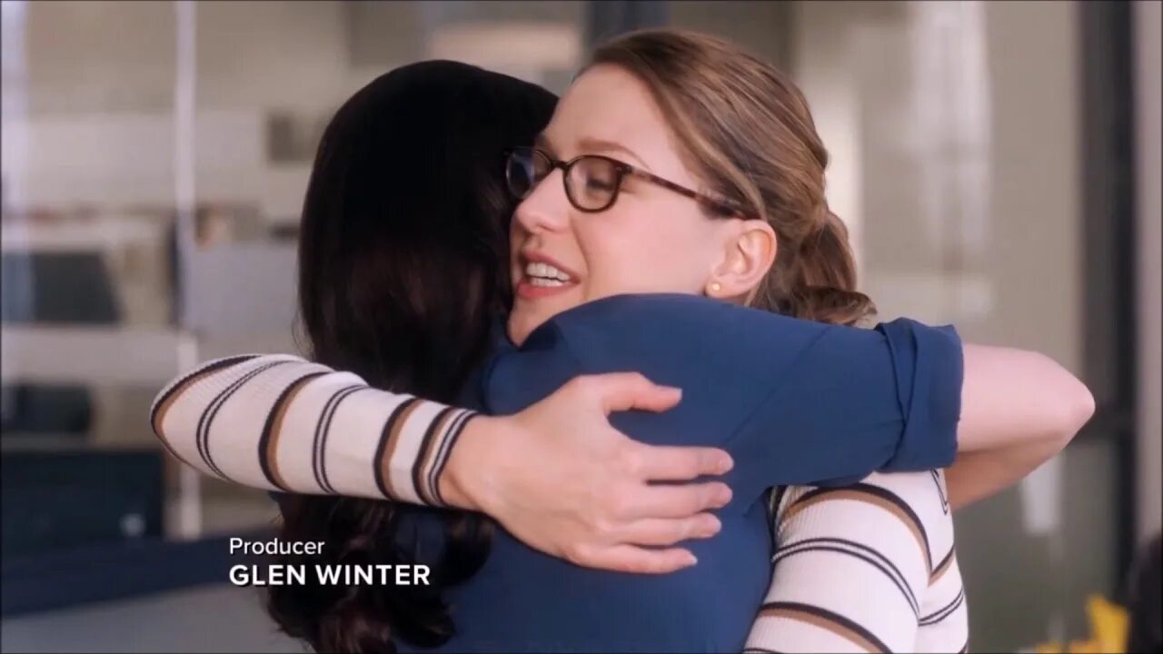 Кара дэнверс /лена лютор супергерл. When you looking like that. Мемы приколы австралия. Джейн остин цитаты. Мем дак фейс.