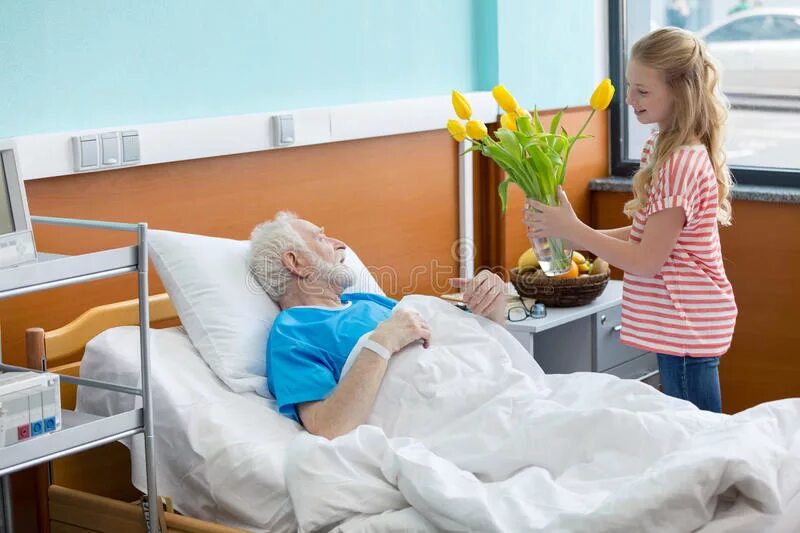 Навестил бабушку в больницей. Бабушка в больнице с внучкой. Навещает родственника в больнице. Навестить друга в больнице