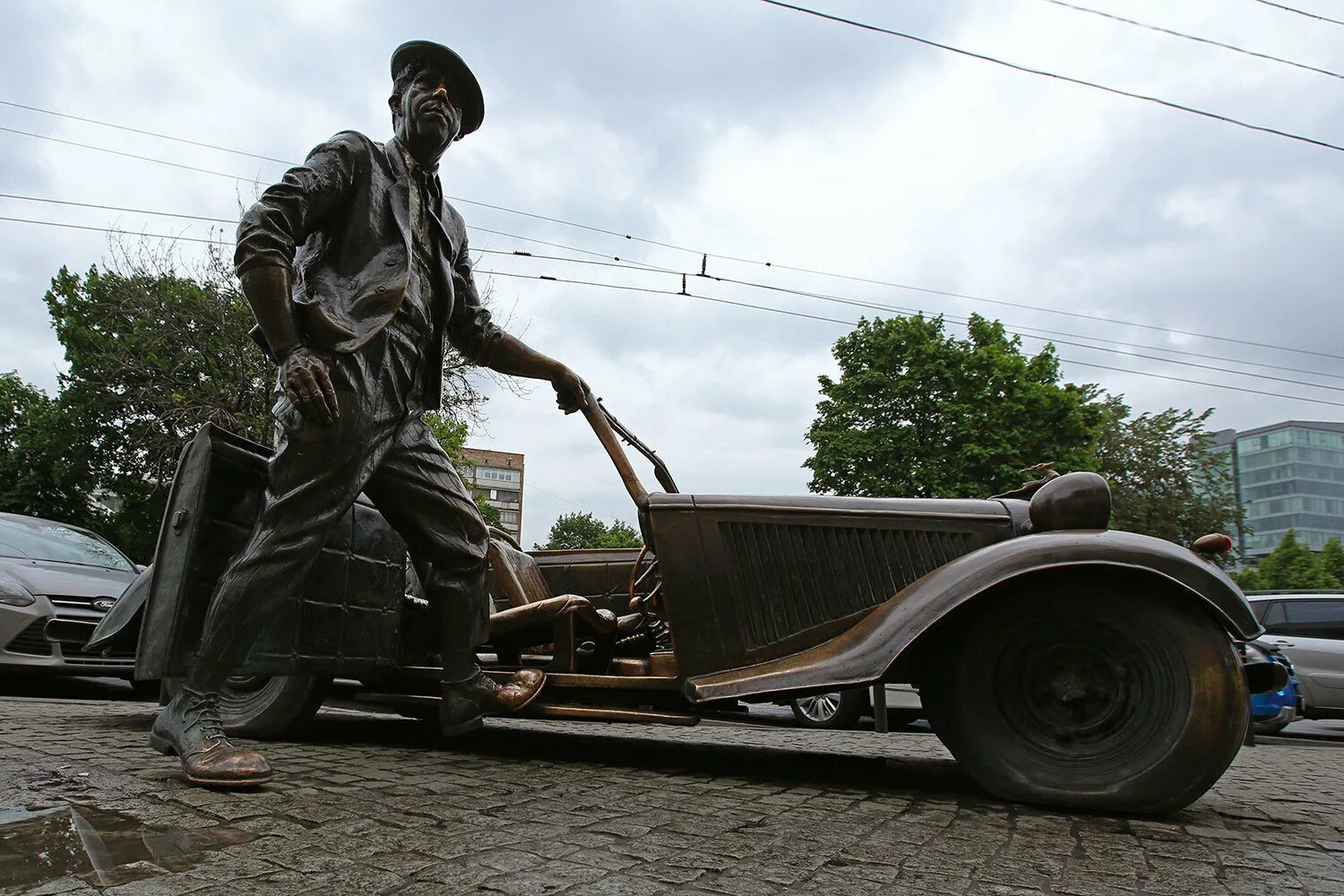 Памятник никулину в москве. Памятник никулину на цветном бульваре. Памятник юрию никулину в тюмени. Памятник юрию никулину на цветном. Памятник никулину в москве.