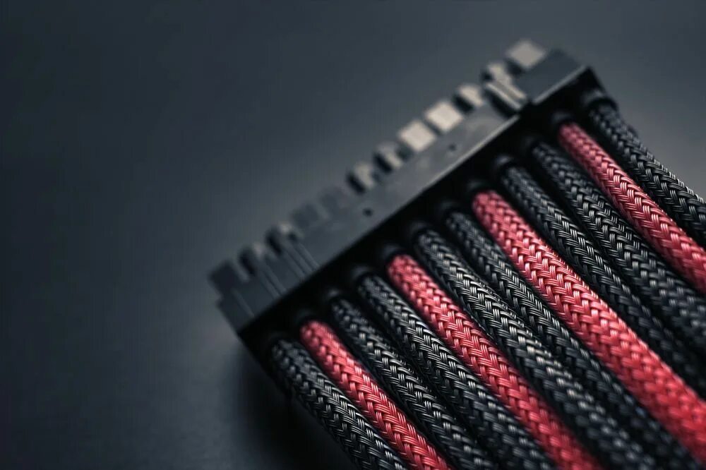 Кастомные кабели для блока. Оплетка кабелей hyperpc custom cable kit. hyperpc custom cable kit black-red-grey. кастомные кабели noctua. кастомная оплетка для проводов.