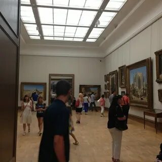 В двух залах третьяковской галереи