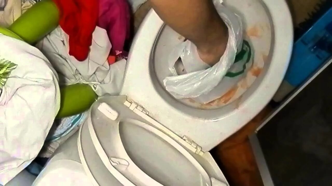 Как выйти из туалета