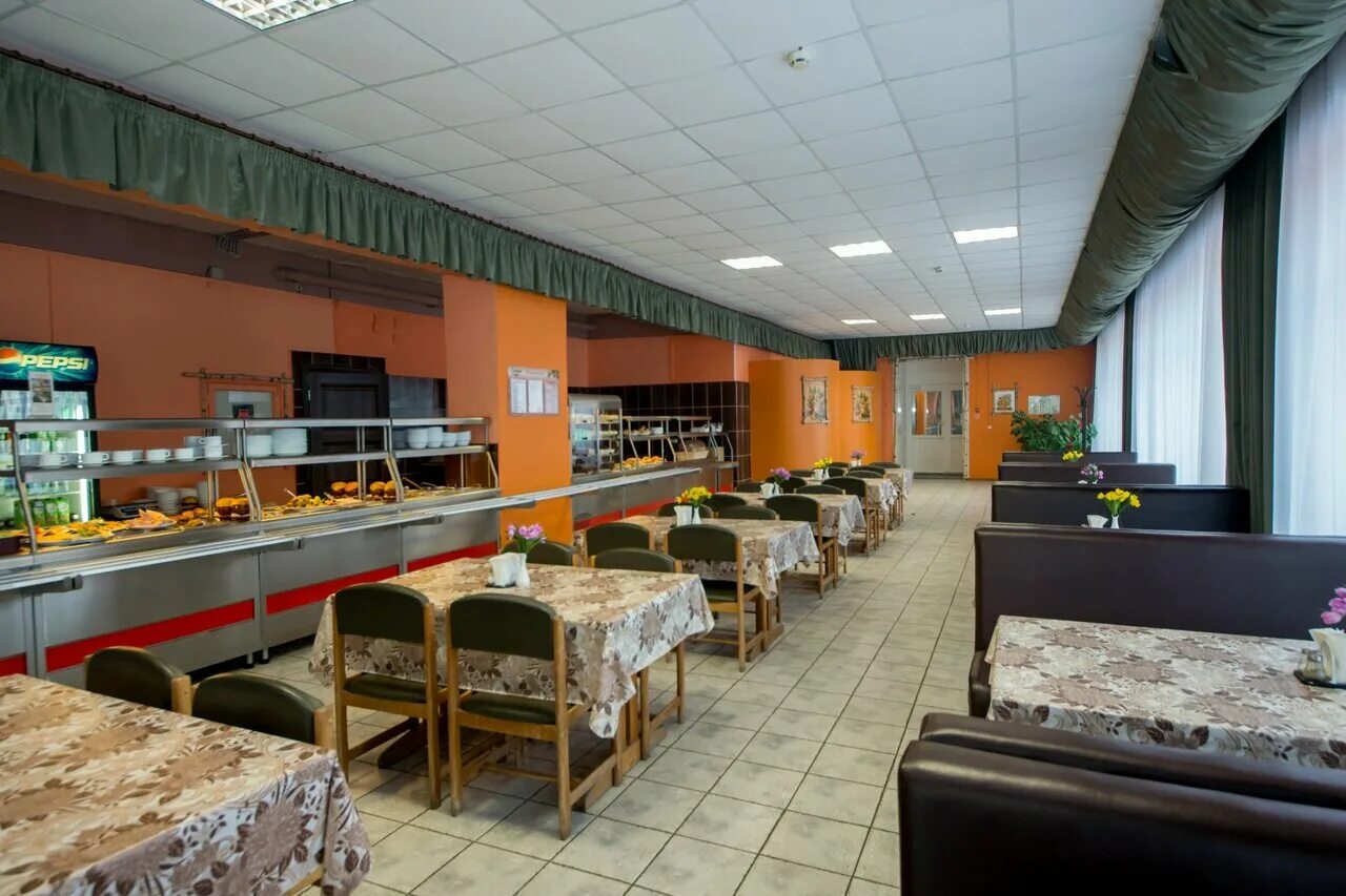 Столовая на ленина 102 пермь. Столовая еда. Столовая на улице. Столовая гурман пермь. Рязанская 104 пермь столовая.