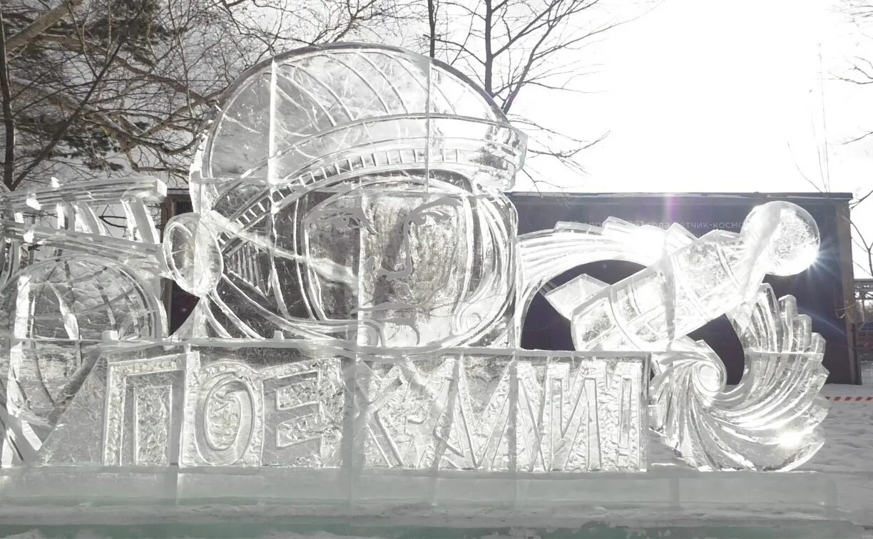 Южно-Сахалинск ледовые скульптуры. Ледяной городок парк Белинского. Ледяные скульптуры в парке в городе Южно Сахалинск. Фестиваль ледяных скульптур в Южно Сахалинске. Ледовая 7