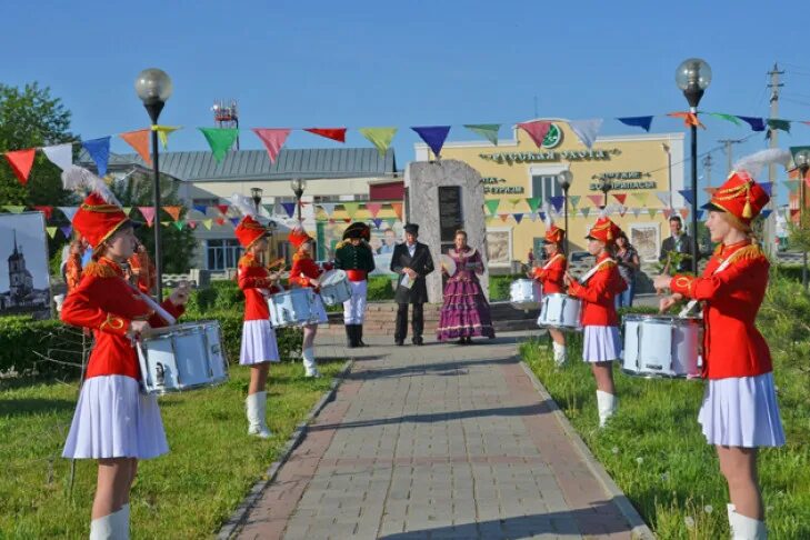 Погода в куйбышеве сегодня. Каинск исторический Куйбышев. Куйбышев Новосибирская область день города. Ярмарка Куйбышев НСО. День города Куйбышева Новосибирской области.