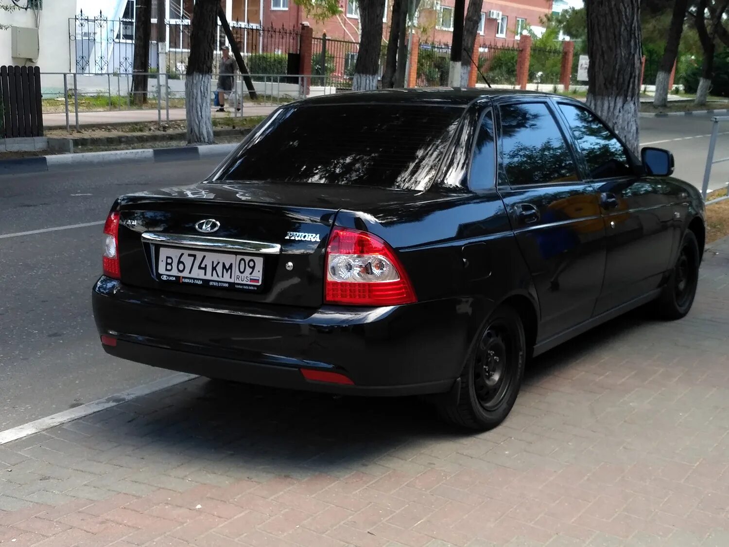 2018 год приора бункер. Лада приора люкс белая 2010. Приора 2010 люкс. Карачаево-черкесия lada priora. Гос номер 242 лада приора.