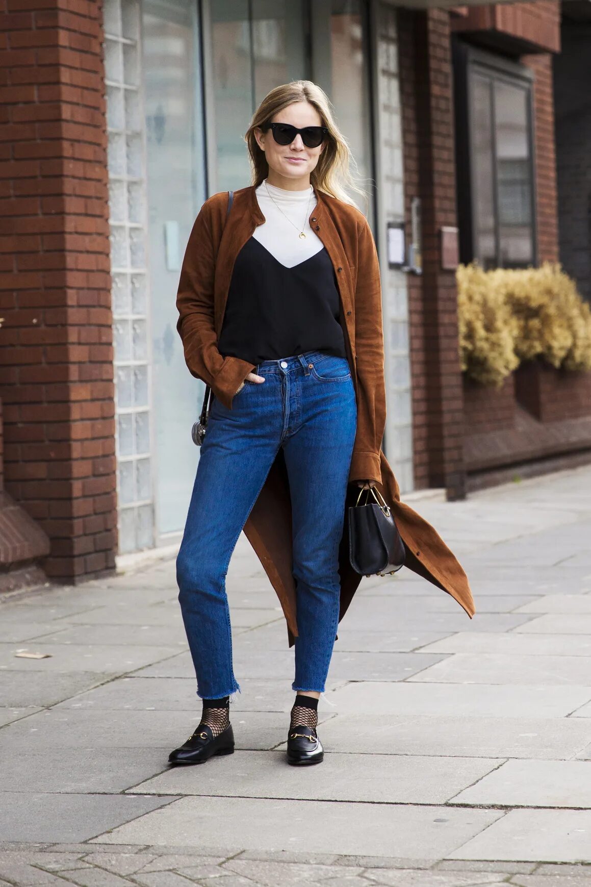 с какими брюками носить короткие. носки под укороченные брюки женские. укороченные брюки женские с ботинками. укороченные брюки женские с ботинками. обувь с укороченными брюками.