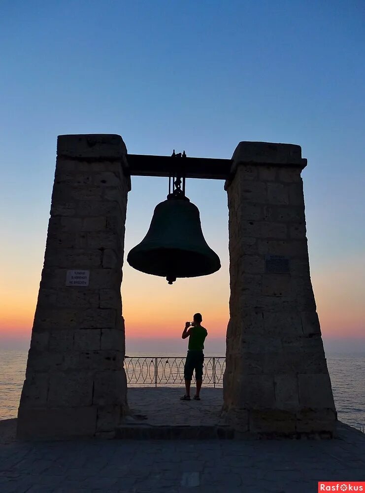херсонес таврический херсонесский колокол. севастополь херсонесский туманный колокол. колокол в херсонесе в севастополе. херсонес таврический туманный колокол. туманный колокол в херсонесе.