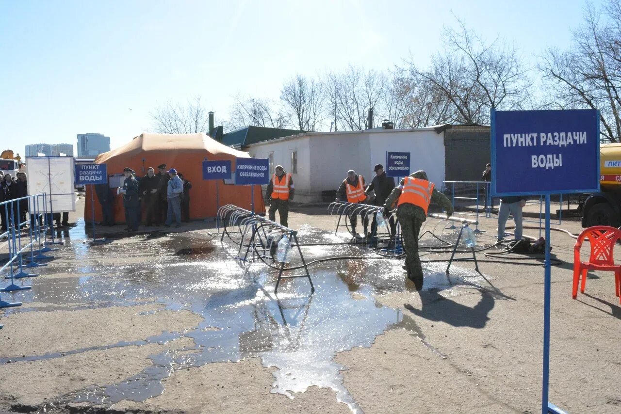 Почему раздача платная. Пункт раздачи воды. Пункт полевого водоснабжения. Пункт водоснабжения в полевых условиях. Пункт водоснабжения войск.