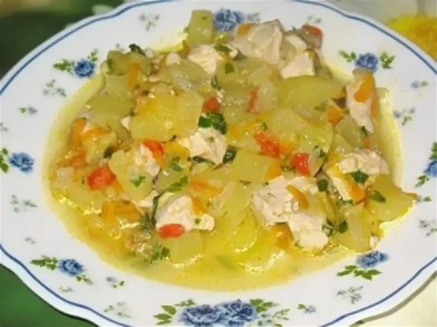 Курица с кабачками в мультиварке. Тушеные кабачки с рисом и овощами. Кабачок тушеный с куриной грудкой. Кабачок тушеный с куриной грудкой. Курица в мультиварке с грибами и кабачками.