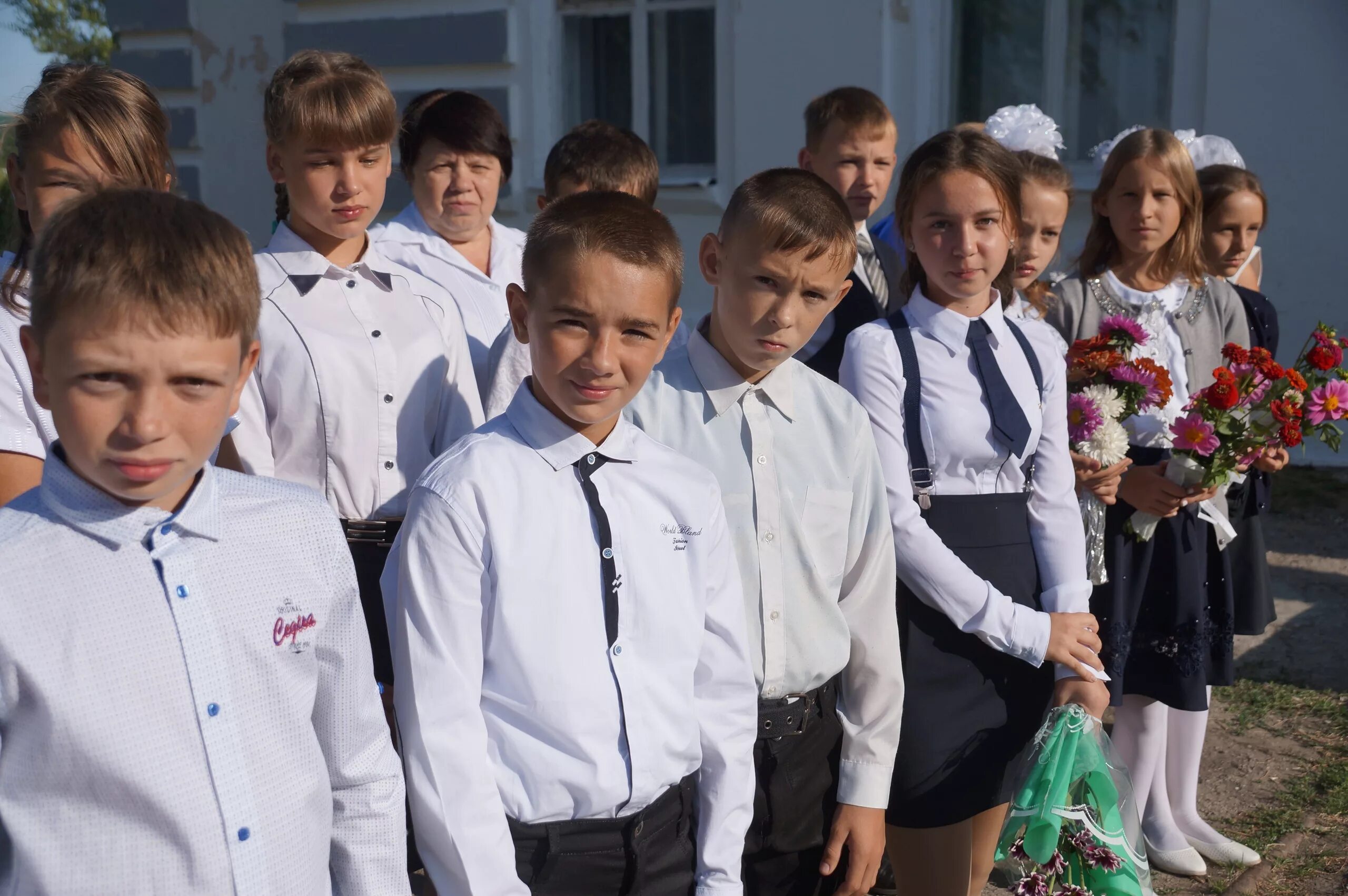 Село нижняя Чернавка Вольского района Саратовской области. Школа нижняя Чернавка. Школа нижняя Чернавка Саратовская область. Линейка село Вознесенского района. Верхняя чернавка саратовская