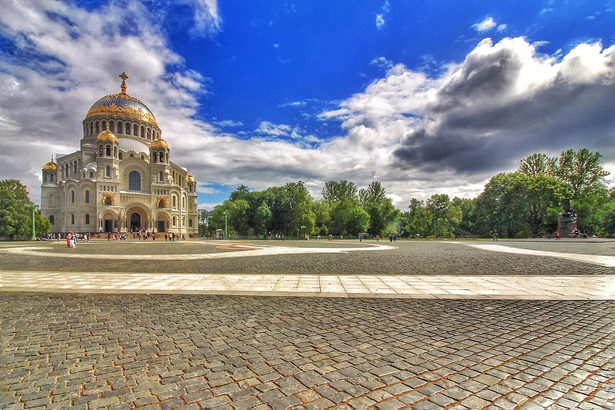 морской никольский собор в санкт-петербурге якорная площадь. территория кронштадта. якорная площадь с морским собором. андреевский собор кронштадт. территория кронштадта.
