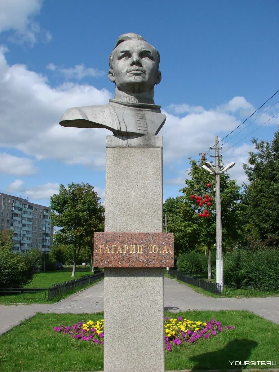 В каком городе памятник гагарину. Аллея Гагарина Егорьевск. Памятник Гагарину в Егорьевске. Памятник ю а Гагарину. Памятник на аллее Гагарина в Егорьевске.