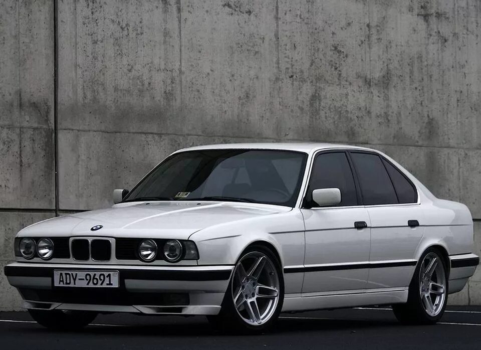 Е34 белая. BMW e34 525i. BMW 5 e34. БМВ е34 белая. BMW e34 1992.